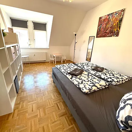 Grosszuegige, Sonnige Dachgeschosswohnung Mit Balkon דירה