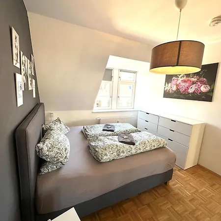 דירה Grosszuegige, Sonnige Dachgeschosswohnung Mit Balkon לייפציג