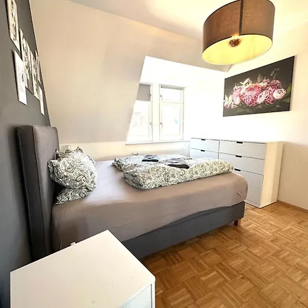 דירה Grosszuegige, Sonnige Dachgeschosswohnung Mit Balkon