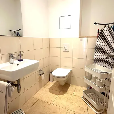 דירה Grosszuegige, Sonnige Dachgeschosswohnung Mit Balkon *