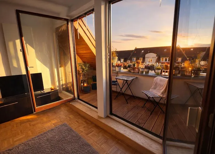 Appartement Grosszuegige, Sonnige Dachgeschosswohnung Mit Balkon