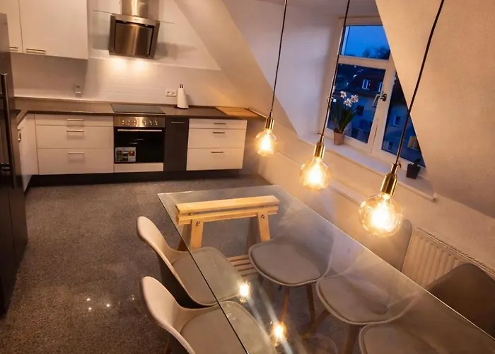 Appartement Grosszuegige, Sonnige Dachgeschosswohnung Mit Balkon
