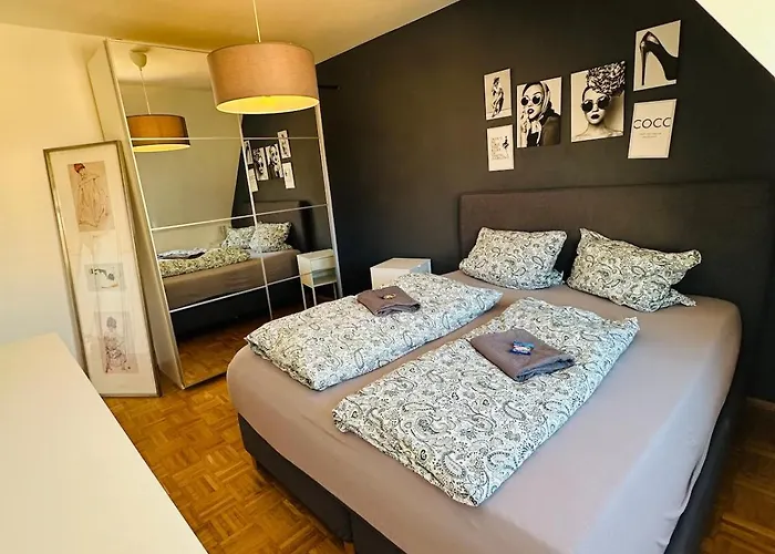Appartement Grosszuegige, Sonnige Dachgeschosswohnung Mit Balkon