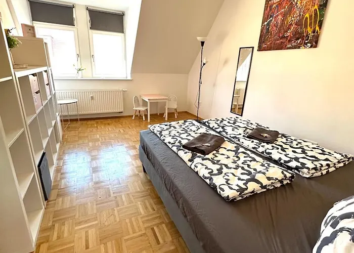 Grosszuegige, Sonnige Dachgeschosswohnung Mit Balkon Appartement