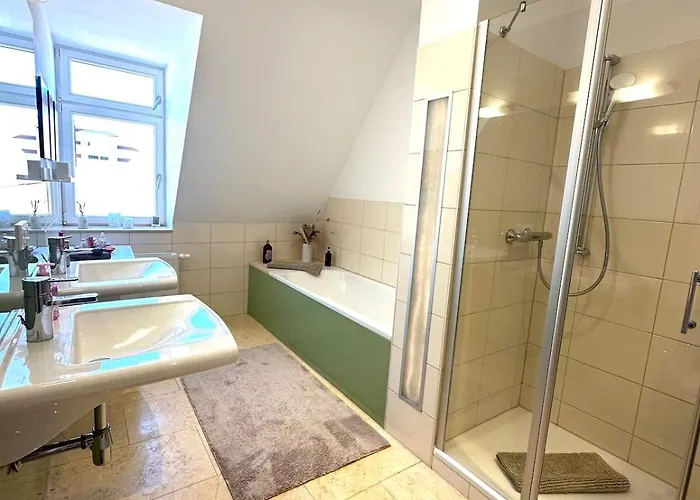 Grosszuegige, Sonnige Dachgeschosswohnung Mit Balkon Appartement Leipzig