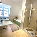 Großzügige, Sonnige Dachgeschosswohnung Mit Balkon Apartment Leipzig
