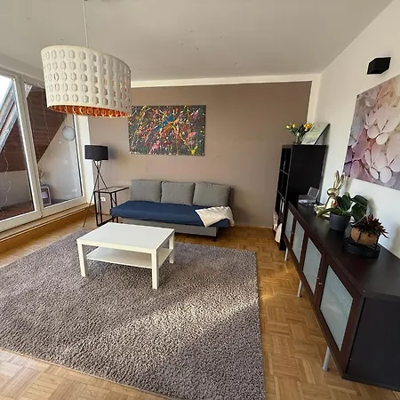 Großzügige, Sonnige Dachgeschosswohnung Mit Balkon *