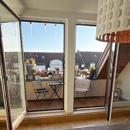 Großzügige, Sonnige Dachgeschosswohnung Mit Balkon Apartment