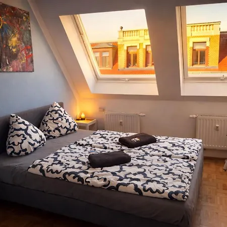Grosszuegige, Sonnige Dachgeschosswohnung Mit Balkon Apartmán