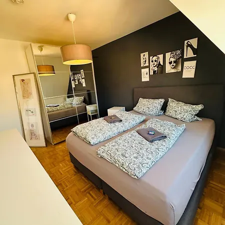 Appartement Grosszuegige, Sonnige Dachgeschosswohnung Mit Balkon