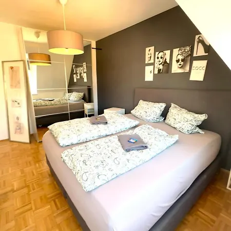 Grosszuegige, Sonnige Dachgeschosswohnung Mit Balkon Daire *