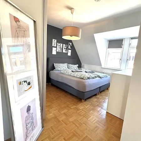 Grosszuegige, Sonnige Dachgeschosswohnung Mit Balkon * Leipzig