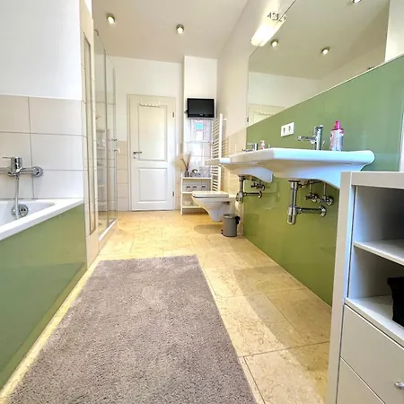 Grosszuegige, Sonnige Dachgeschosswohnung Mit Balkon * Leipzig