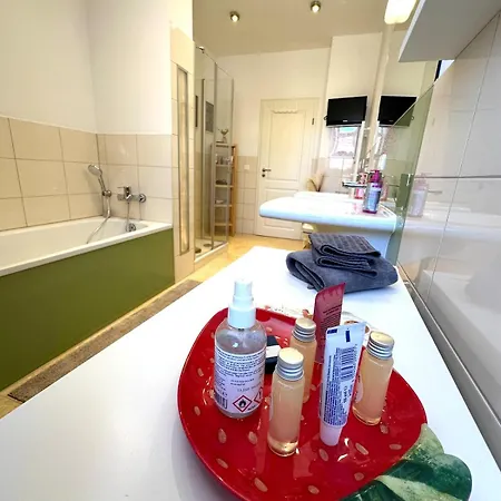Grosszuegige, Sonnige Dachgeschosswohnung Mit Balkon * Leipzig