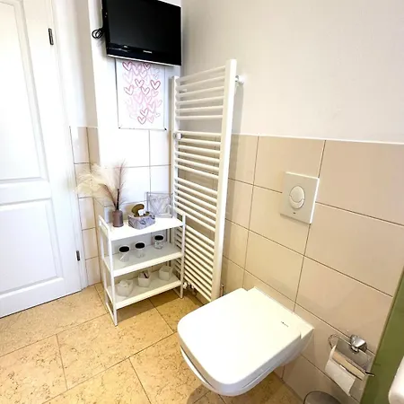 Grosszuegige, Sonnige Dachgeschosswohnung Mit Balkon * Leipzig