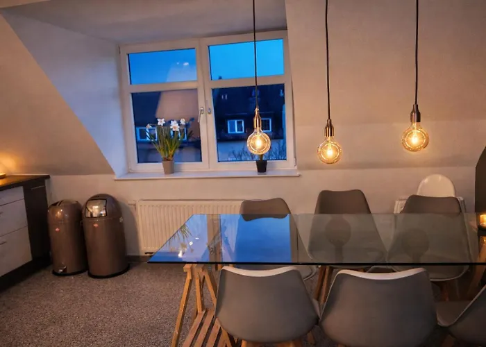 Großzügige, Sonnige Dachgeschosswohnung Mit Balkon Apartment *