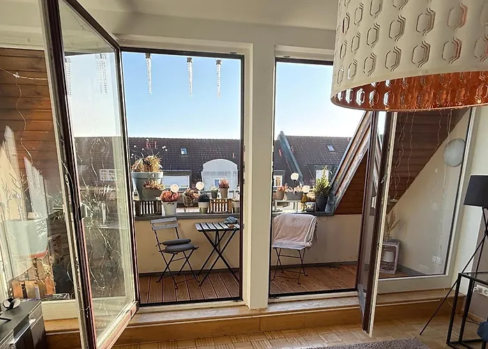Grosszuegige, Sonnige Dachgeschosswohnung Mit Balkon Apartmán