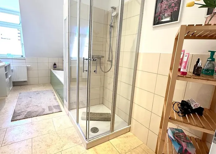 Grosszuegige, Sonnige Dachgeschosswohnung Mit Balkon Apartmán Lipsko