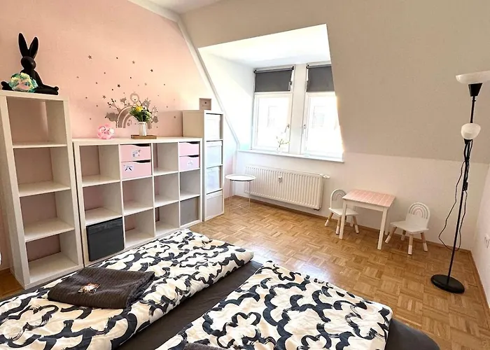 Großzügige, Sonnige Dachgeschosswohnung Mit Balkon