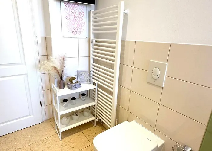 Grosszuegige, Sonnige Dachgeschosswohnung Mit Balkon * Lipsko