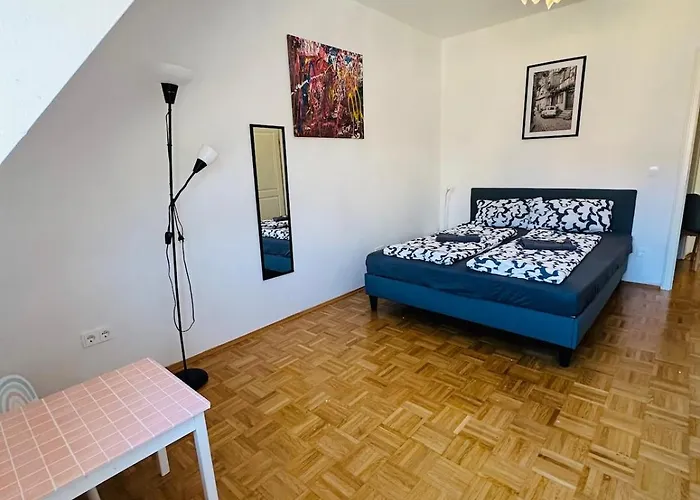 Apartmán Grosszuegige, Sonnige Dachgeschosswohnung Mit Balkon *